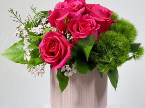 Floristree y Susan G. Komen Puerto Rico se unen para promover la detección temprana del cáncer de seno Arreglo de rosas rosadas de la colección Rosas para la Vida de Floristree para apoyar a Susan G. Komen Puerto Rico.