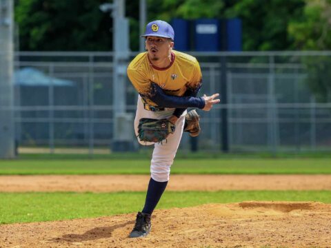 Caribbean University y la Universidad Ana G. Méndez protagonizan duelo de invictos en béisbol de la LAI Acciones de juego en el diamante durante el torneo de la Liga Atlética Interuniversitaria.