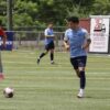 Jugadores de fútbol universitario compiten durante el torneo masculino de la Liga Atlética Interuniversitaria.